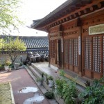 Cour intérieur d'une maison traditionnelle dans le quartier de Bukcheon