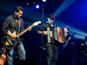 Tommy Tallarico et l'accordéoniste du groupe Random Encounter